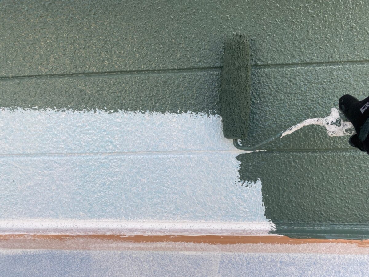 神奈川県横浜市　アパート　屋根・外壁塗装工事　外壁の下塗り〜中塗り〜上塗りを行いました！