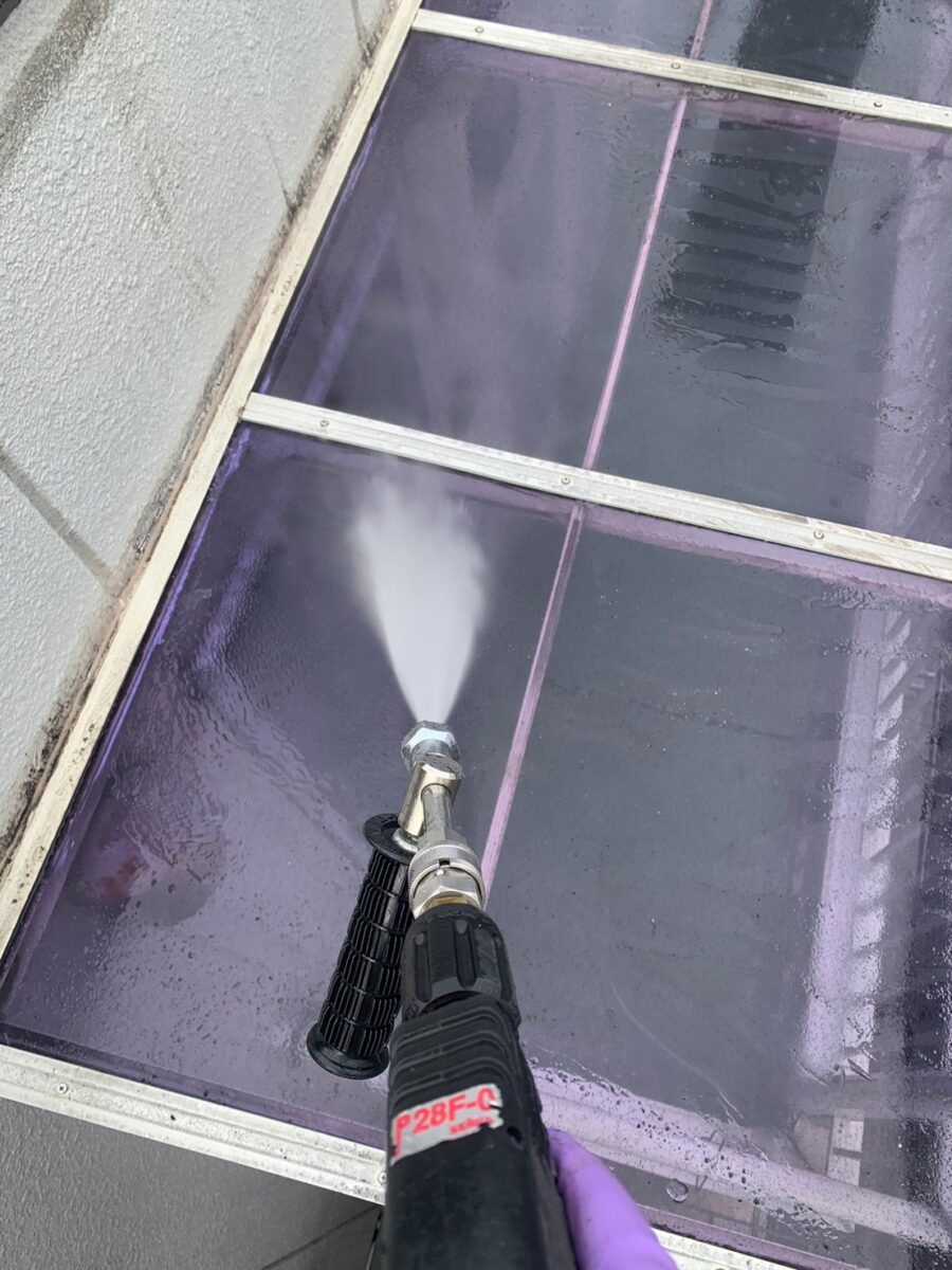 神奈川県横浜市　マンション屋根・外壁塗装工事　高圧洗浄の続きとコーキング工事
