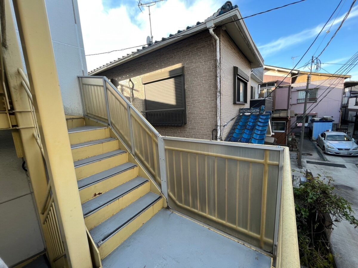 神奈川県横浜市　マンション外壁塗装工事　施工前と高圧洗浄作業