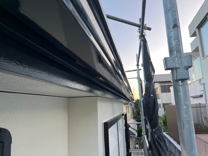 神奈川県横浜市　屋根・外壁塗装工事　付帯部　雨樋と破風板の塗装