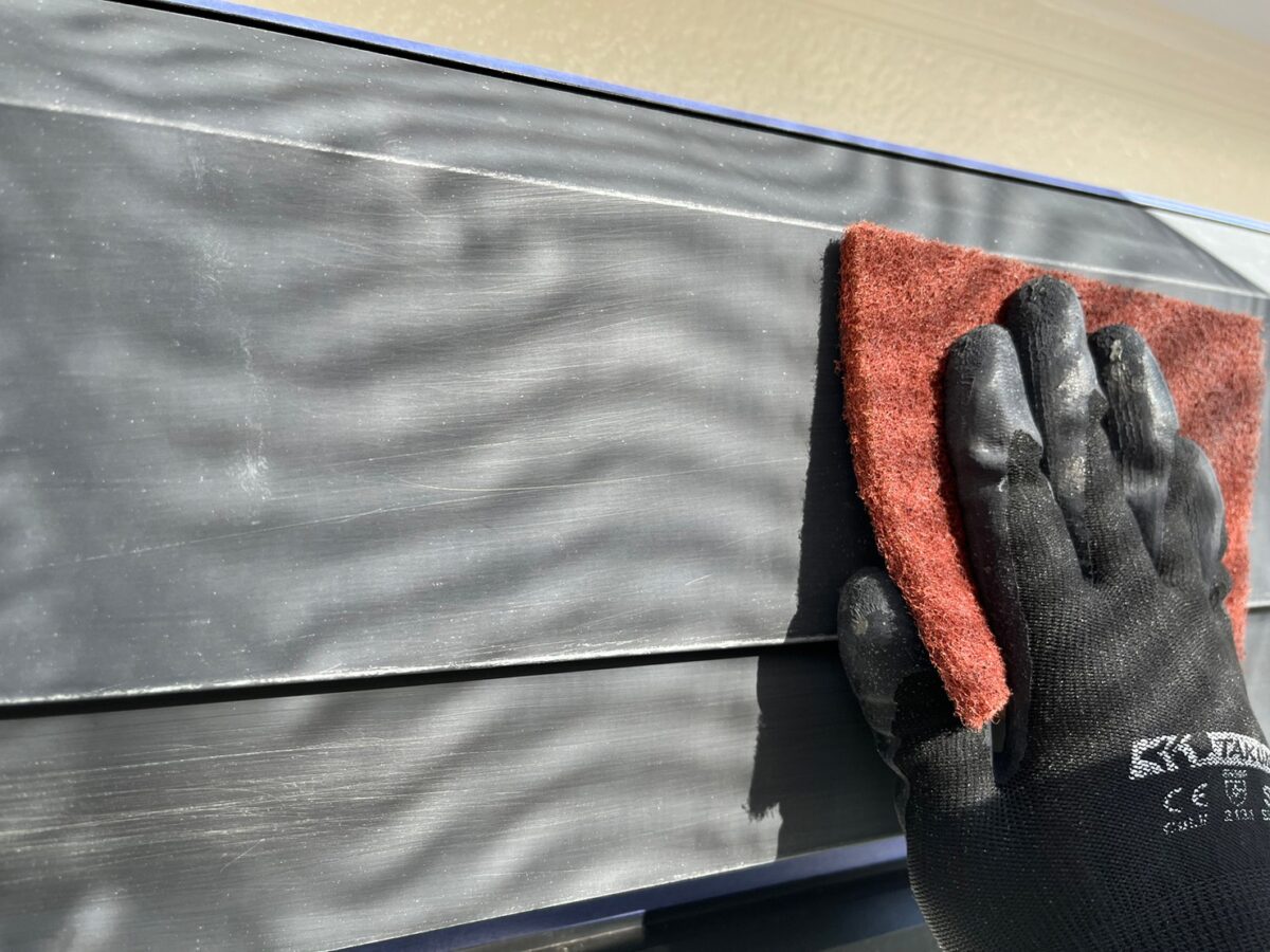 千葉県船橋市　S様邸　屋根塗装・外壁塗装工事　付帯部　シャッターボックスの塗装とベランダ防水工事