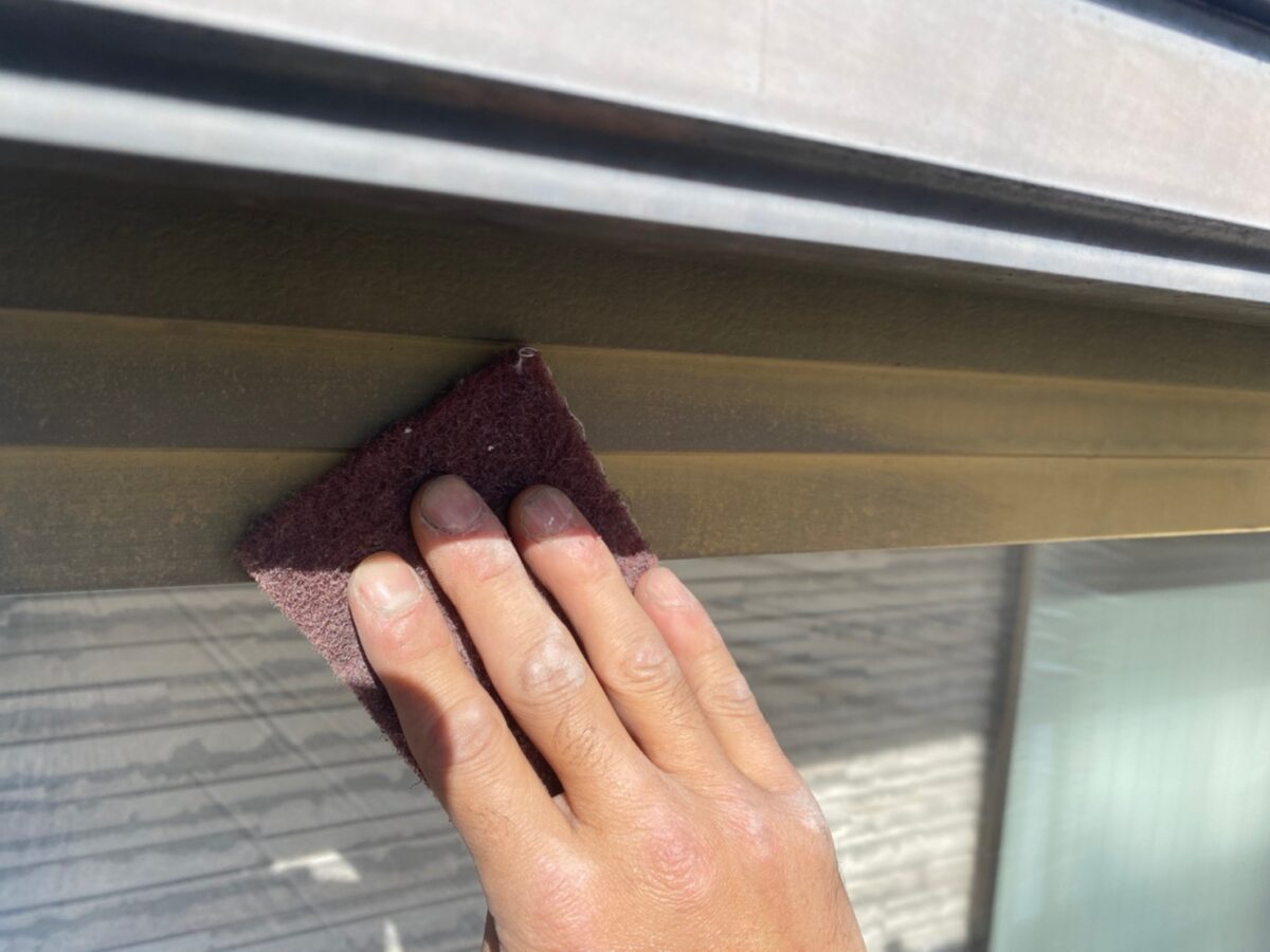 神奈川県横浜市　H様邸　外壁塗装工事　付帯部　破風板と雨樋の塗装
