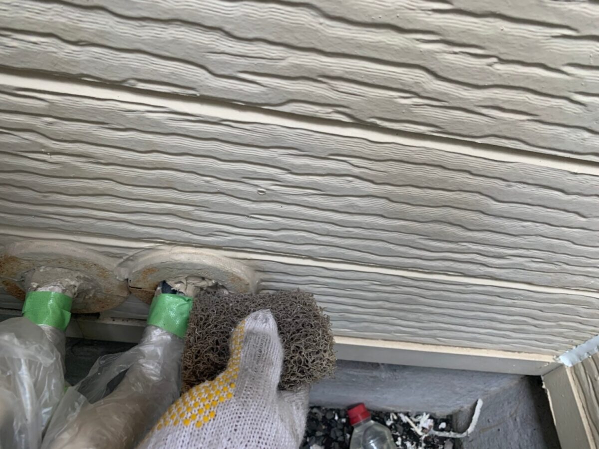 神奈川県横浜市　K様邸　屋根・外壁塗装工事　フードと配管の塗装