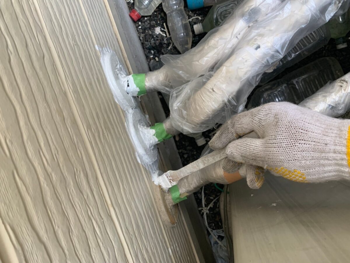 神奈川県横浜市　K様邸　屋根・外壁塗装工事　フードと配管の塗装