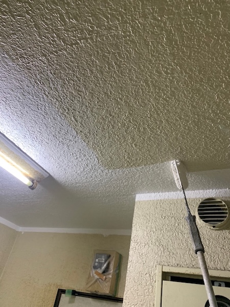 階段の長尺シート貼りと廊下側の塗装をレポート|東京都多摩市関戸