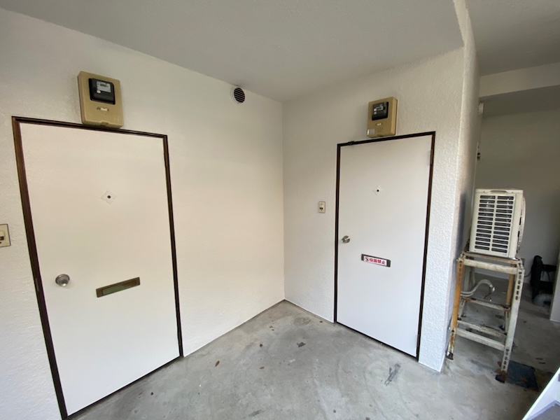 階段の長尺シート貼りと廊下側の塗装をレポート|東京都多摩市関戸