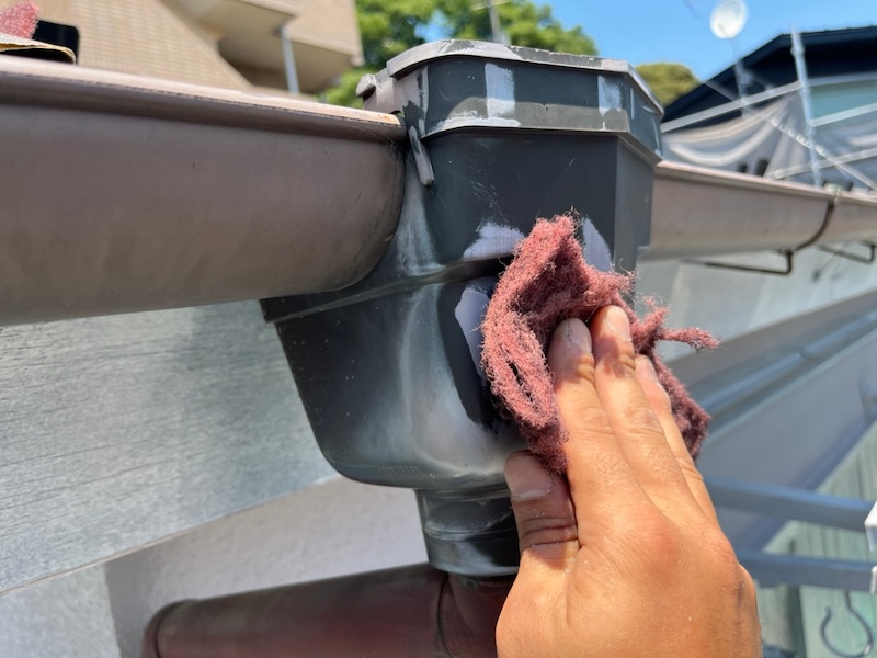 東京都板橋区桜川｜雨樋の下地処理から上塗りまでをレポート！付帯部の塗り忘れにご注意ください！