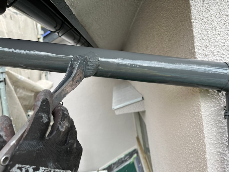 東京都板橋区桜川｜雨樋の下地処理から上塗りまでをレポート！付帯部の塗り忘れにご注意ください！