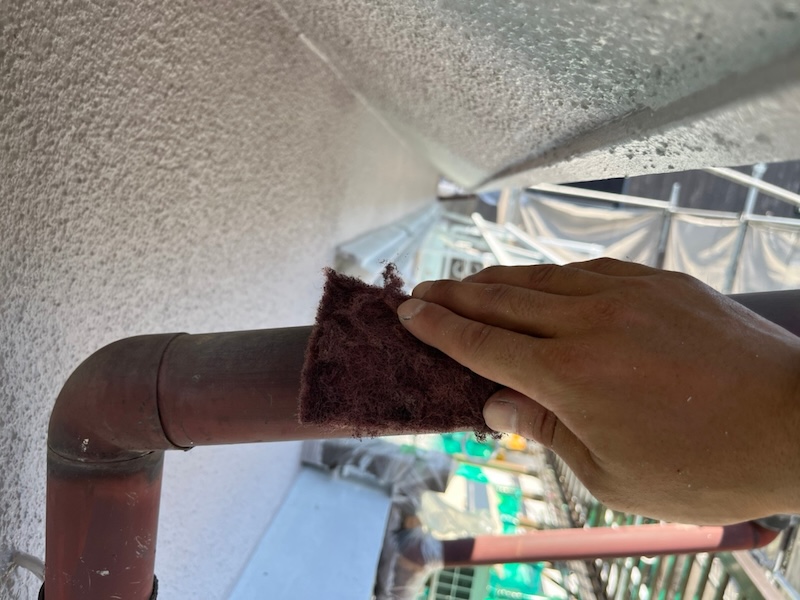 東京都板橋区桜川｜雨樋の下地処理から上塗りまでをレポート！付帯部の塗り忘れにご注意ください！