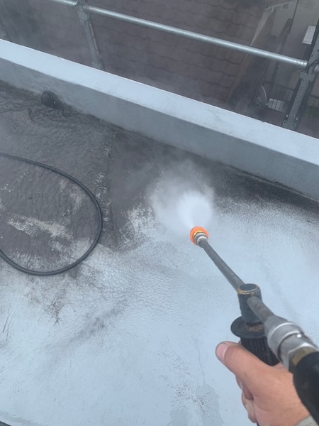 マンション外壁塗装工事のご依頼!高圧洗浄を実施しました|神奈川県川崎市