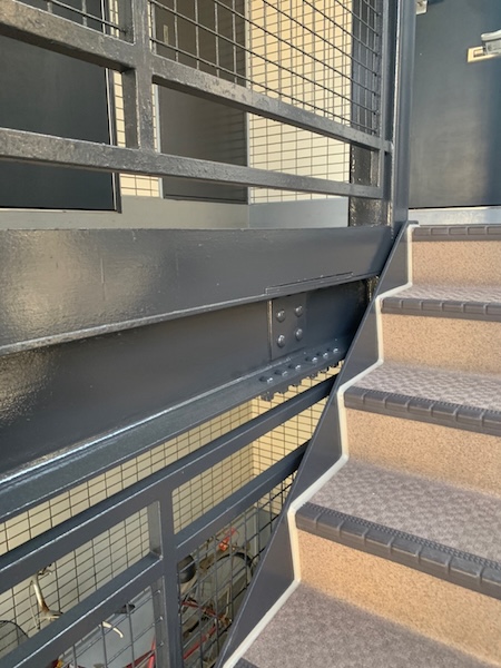 神奈川県川崎市|人の動作補助する部材は強度を保つために、定期的な塗装で状態を維持!