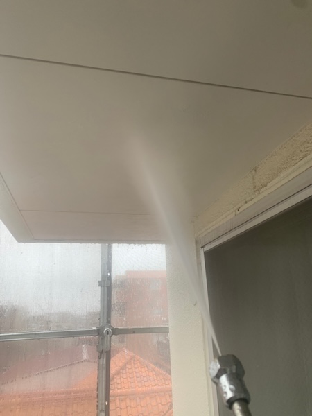 マンション外壁塗装工事のご依頼!高圧洗浄を実施しました|神奈川県川崎市