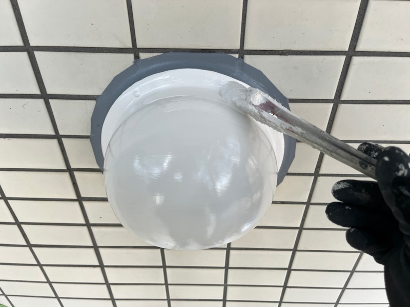 神奈川県川崎市|鉄部 換気口カバー・鋼管・照明を塗装しました