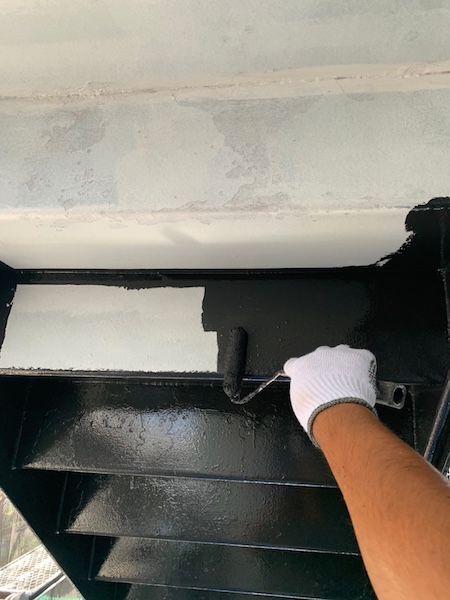 鉄骨階段の下地処理 ケレン〜上塗りまで行いました!|神奈川県川崎市