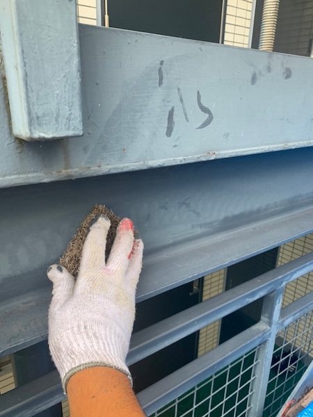 鉄骨階段の下地処理 ケレン〜上塗りまで行いました!|神奈川県川崎市