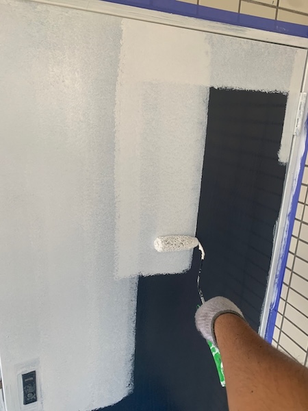 神奈川県川崎市|鉄部 玄関扉・PS扉の下地処理〜下塗り〜上塗りまでをレポート