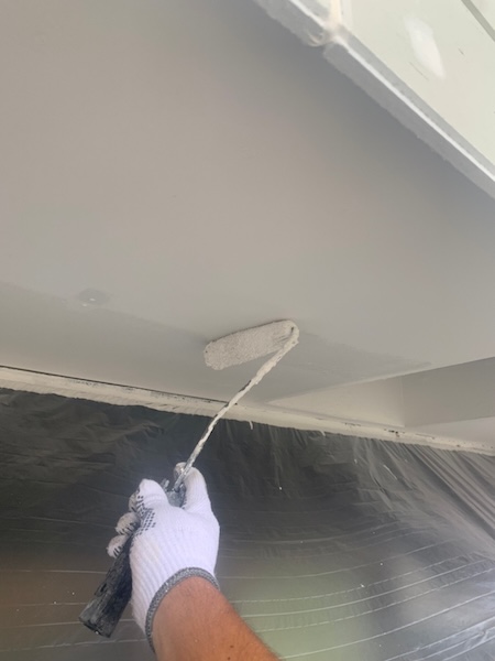 ベランダ 上げ裏の下塗り〜上塗りを行いました!|神奈川県藤沢市