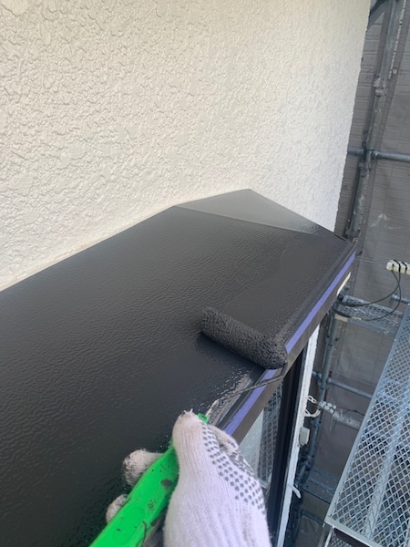 霧よけの中塗りと上塗りを行いました。鉄部は錆びる前の塗装が大切です!|神奈川県小田原市