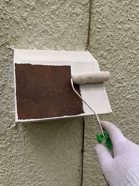 神奈川県小田原市|屋外フードを塗装しました!ケレン・錆止め塗装・上塗りまでをレポート