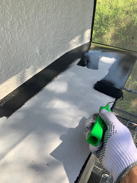 霧よけの中塗りと上塗りを行いました。鉄部は錆びる前の塗装が大切です!|神奈川県小田原市