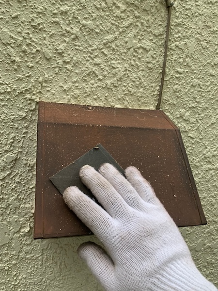 神奈川県小田原市|屋外フードを塗装しました!ケレン・錆止め塗装・上塗りまでをレポート