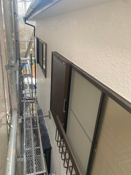 東京都板橋区桜川|外壁塗装 下塗り・中塗り・上塗りを実施しました!