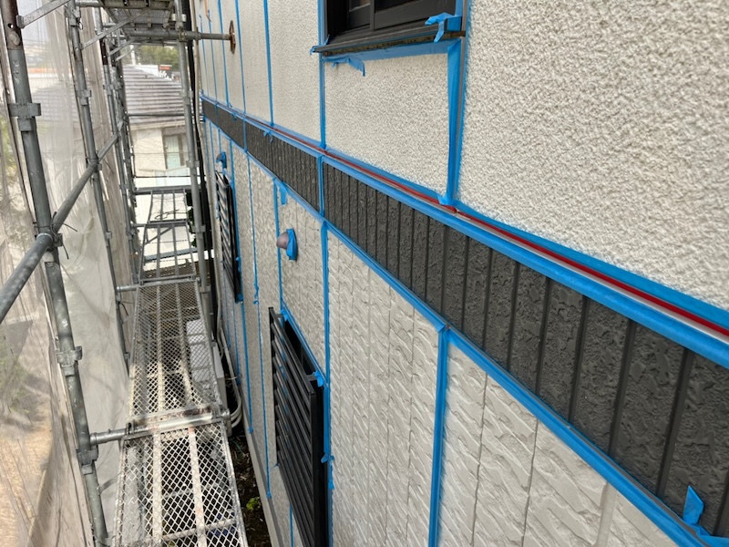 神奈川県川崎市|外壁目地と幕板のコーキング工事を実施しました!