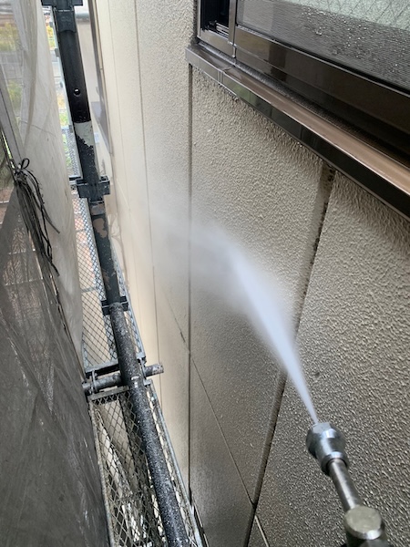 マンション外壁塗装・屋上防水工事のご依頼!高圧洗浄作業をレポート|神奈川県横浜市鶴見