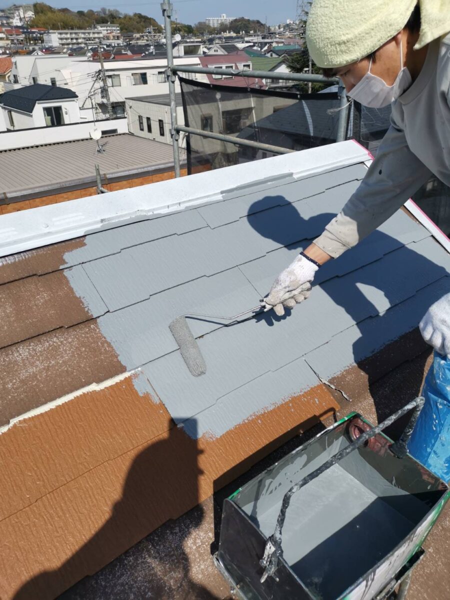 屋根の下塗りの画像
