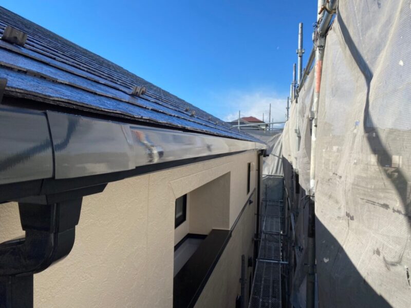 神奈川県川崎市　M様邸　屋根・外壁塗装工事　破風板と軒先の鉄部の塗装