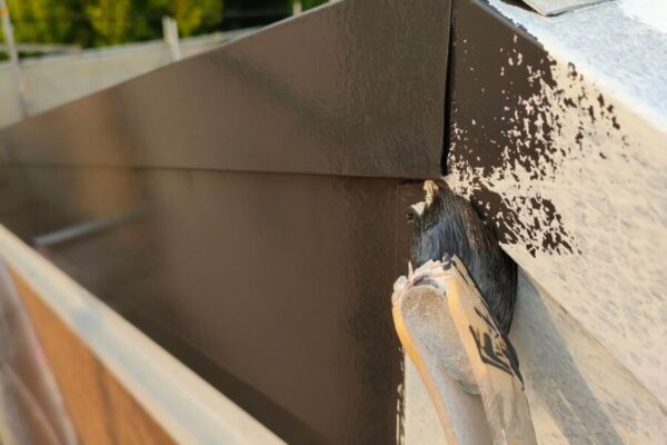 神奈川県横浜市 N様邸　屋根・外壁塗装工事　付帯部　破風板と天井ボードの塗装