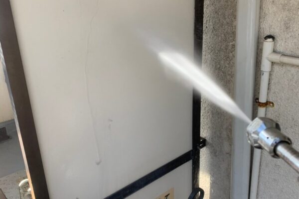 神奈川県横浜市　マンション　外壁塗装工事　下地処理　高圧洗浄作業