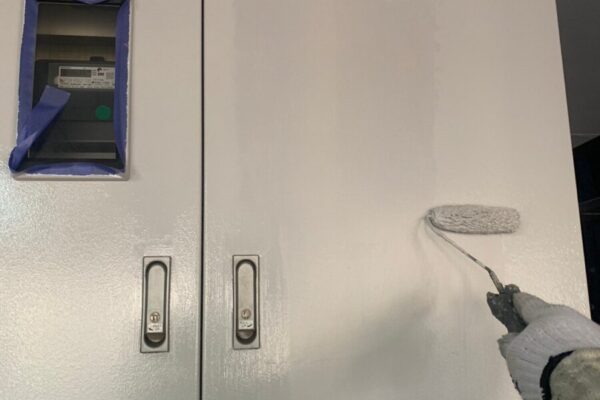 神奈川県横浜市　マンション外壁塗装工事　BOXのケレン〜下塗り〜仕上げ塗装