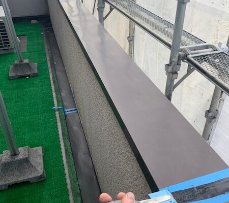 神奈川県横浜市青葉区｜ベランダ笠木のシール処理と外壁塗装の下塗りを行いました！