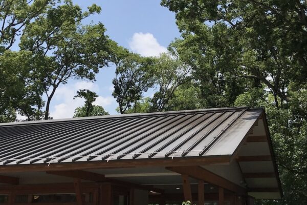 トタン屋根とは？メンテナンス方法や注意点を解説