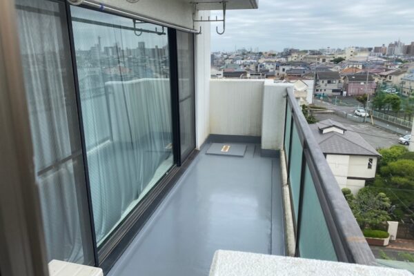 神奈川県平塚市中里｜バルコニーの防水メンテナンスを実施！ウレタン防水で施工しました。