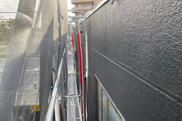 東京都多摩市関戸|外壁塗装 下塗り・中塗り・上塗りまで行いました!