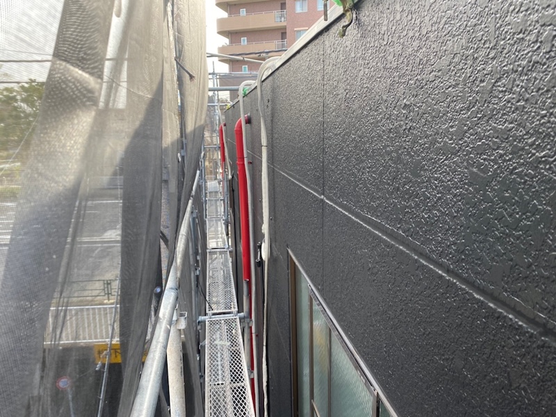 東京都多摩市関戸｜外壁塗装 下塗り・中塗り・上塗りまで行いました！