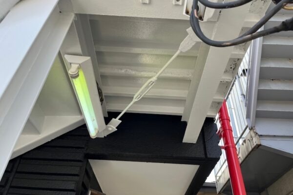 鉄は錆びる前に塗装を！鉄骨階段の下地処理から仕上げまで｜神奈川県横浜市鶴見区