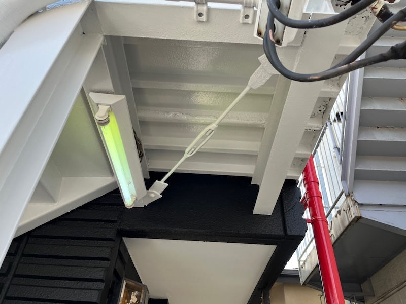 鉄は錆びる前に塗装を!鉄骨階段の下地処理から仕上げまで|神奈川県横浜市鶴見区