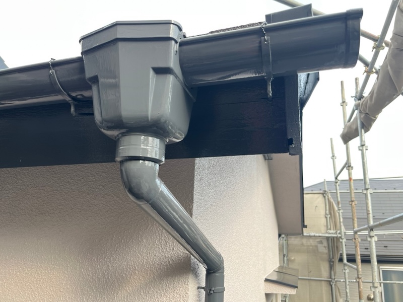 東京都板橋区桜川｜雨樋の下地処理から上塗りまでをレポート！付帯部の塗り忘れにご注意ください！