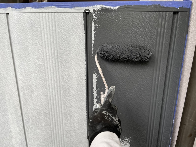 雨戸塗装 下地処理 ケレン〜錆止め塗装〜上塗りを行いました!|東京都板橋区桜川