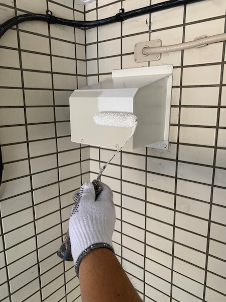 神奈川県川崎市|鉄部 換気口カバー・鋼管・照明を塗装しました