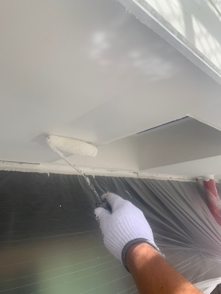 ベランダ上げ裏の塗装 下塗り〜上塗りを行いました!|神奈川県藤沢市