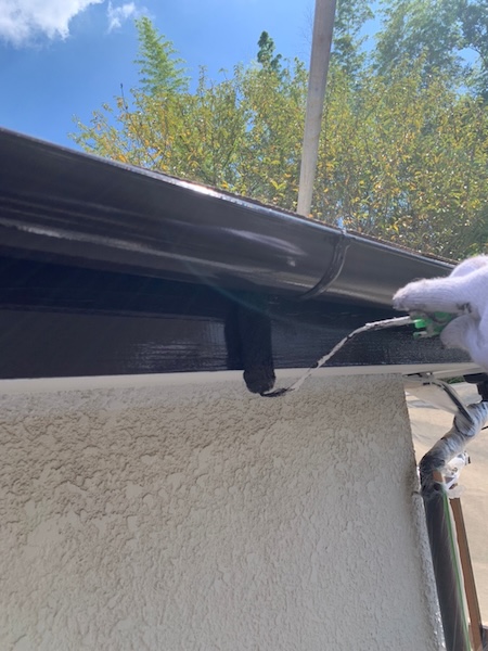 木部 破風板の下地処理 ケレン・中塗り・上塗りの工程を実施しました!|神奈川県小田原市